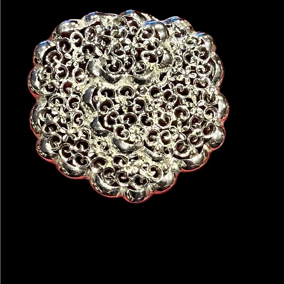 Vintage oversized intricate floral cluster brooch/ pendant - Picture 2 of 6